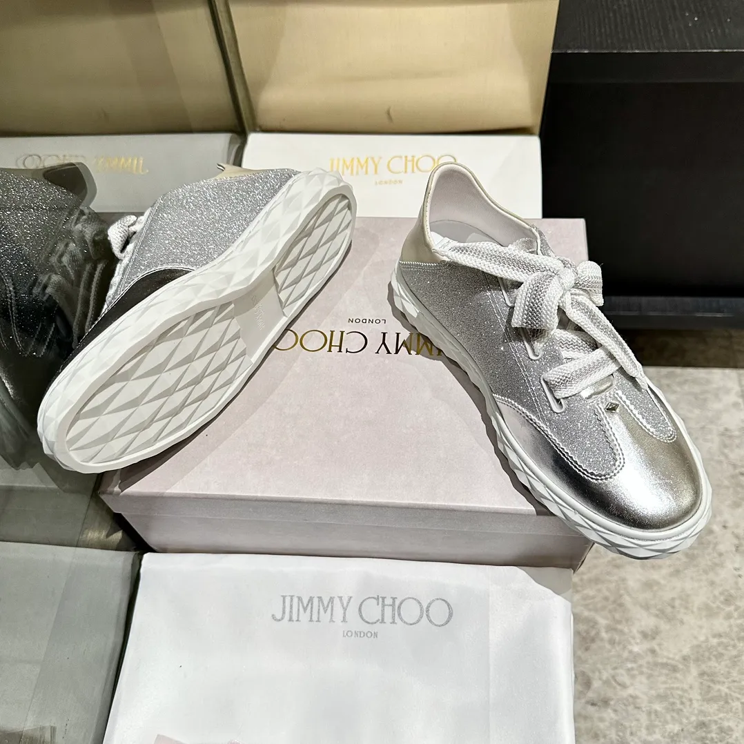 👟👟Ex-factory price 640👟👟 The new JIMMY CHOO, exclusively for sale, original large-soled casual white shoes, designed with the latest technology, strong three-dimensional effect👍The integration of multiple technologies, subverting fashion, super stylish! The combination is super beautiful. The original version is 1:1, versatile and trendy, both salty and sweet! New layout Size: 35-40